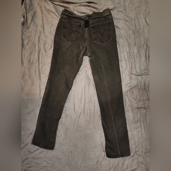 Levis - Picture 2 of 2